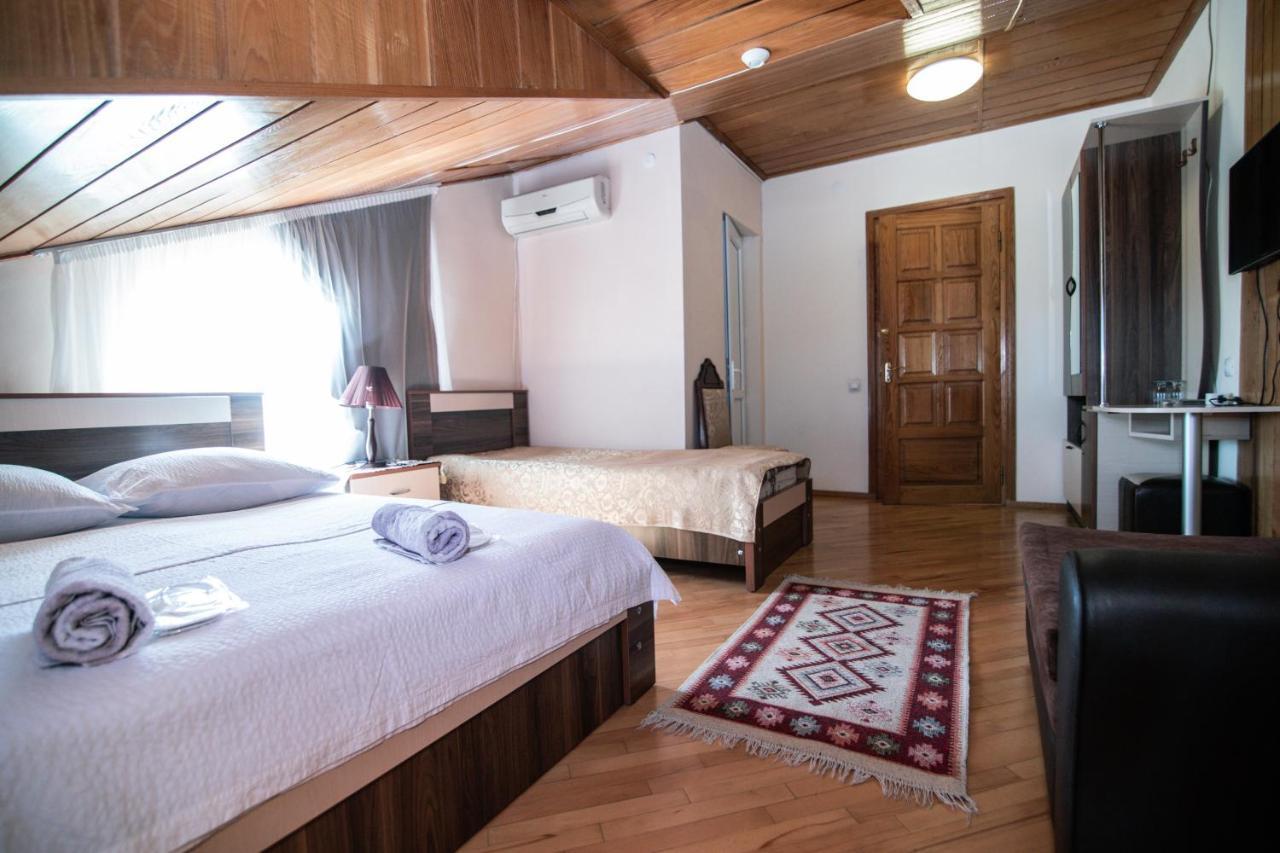 Family Hotel Lago & Wine Cellar 拉戈代希 外观 照片