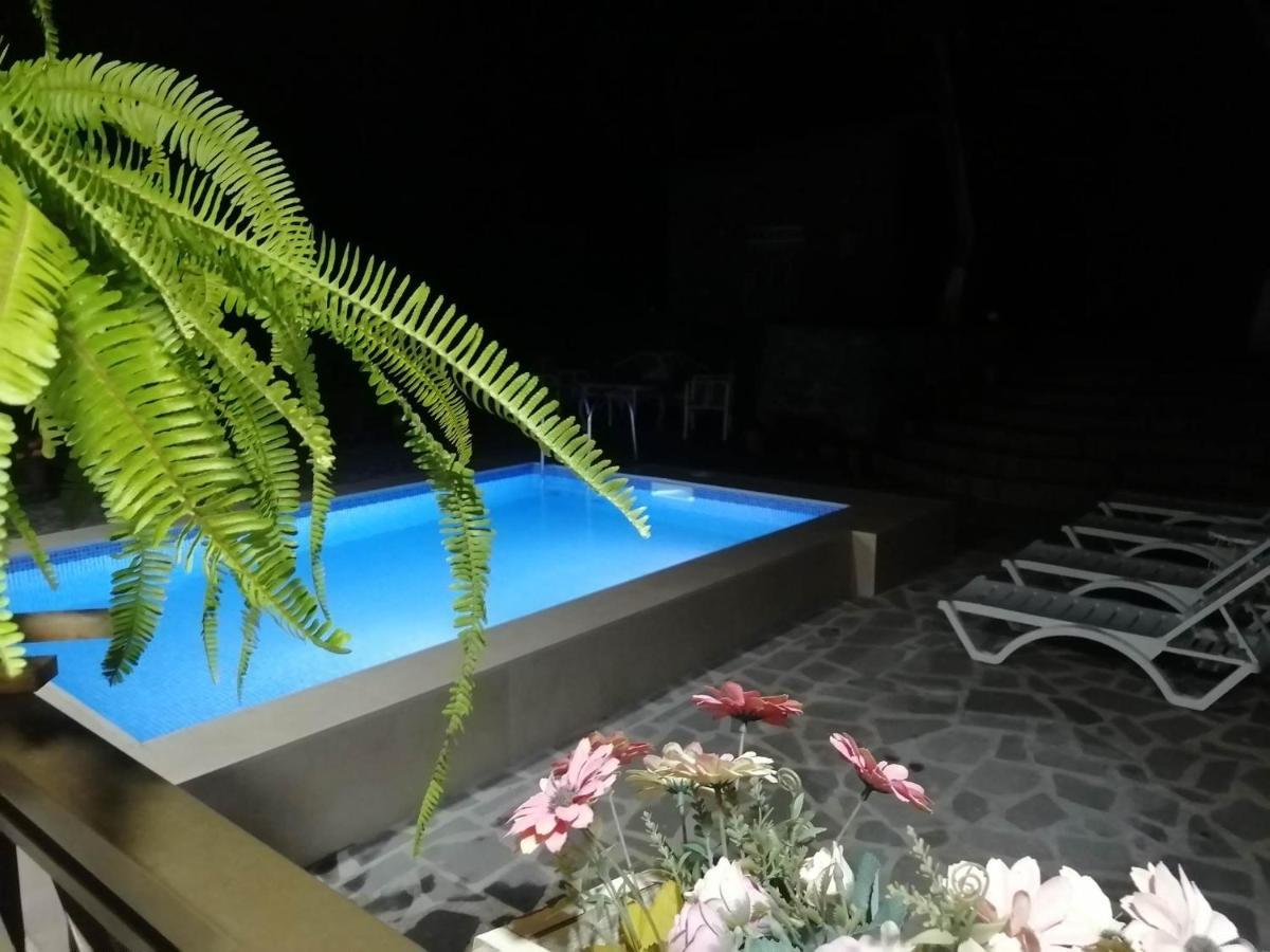 Family Hotel Lago & Wine Cellar 拉戈代希 外观 照片