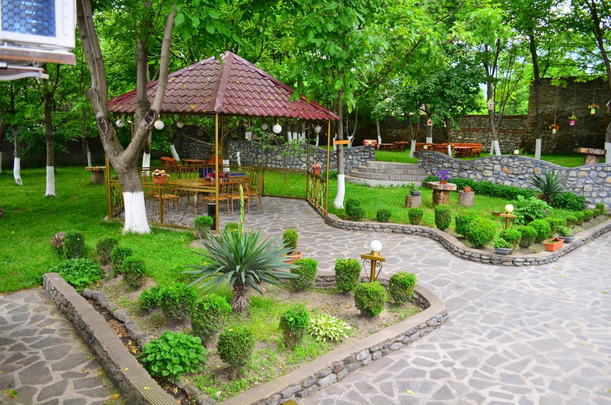 Family Hotel Lago & Wine Cellar 拉戈代希 外观 照片